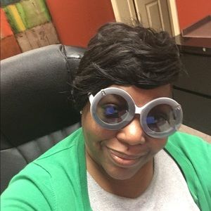 Meet your Posher, Albertina